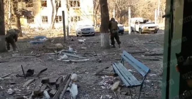 Zelenski denuncia que 100.000 ucranianos malviven en condiciones infrahumanas bajo los edificios arrasados de Mariúpol