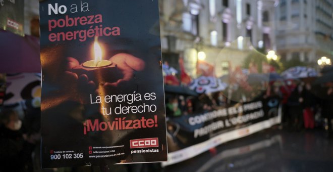 Sindicatos, autónomos y organizaciones sociales protestan contra la subida del precio de la energía: "Evitemos la pobreza"