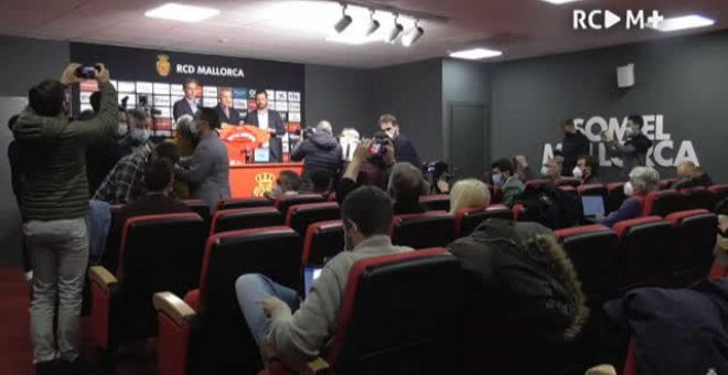 El Mallorca presenta al Vasco Aguirre como nuevo entrenador bermellón