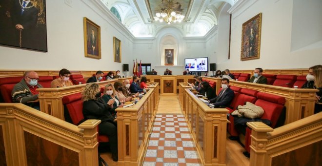 La biblioteca del Polígono de Toledo llevará el nombre de Almudena Grandes pese al voto en contra de PP y Vox