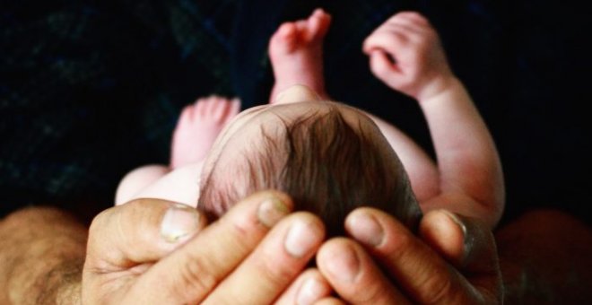 Italia declara "ilegítimas" las leyes que imponen el apellido paterno