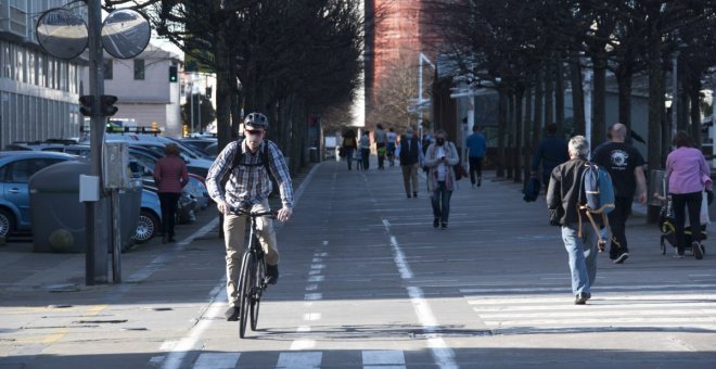 Una ciudad a pie y en bicicleta para compensar la carestía de la gasolina