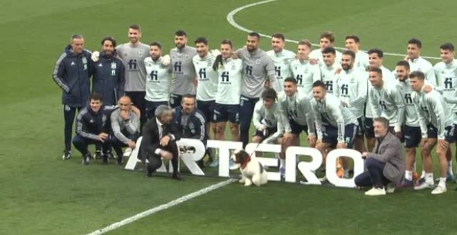 La selección toma contacto con el césped del RCD Stadium