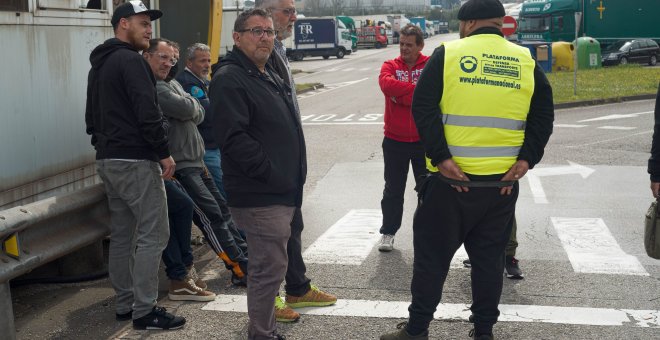 Así destruye el neoliberalismo las condiciones laborales de los transportistas