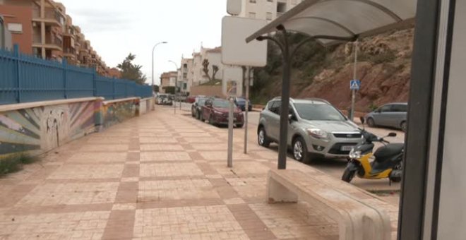 La calima tiñe de naranja las calles de Málaga