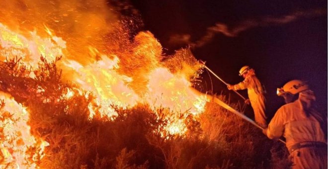Cantabria tiene ocho incendios forestales activos de los 14 provocados este domingo