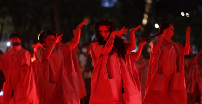 Colectivo feminista LasTesis denuncia la violencia de género con una performance