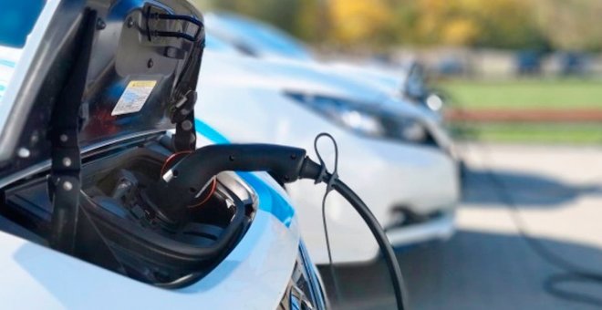 El coste de propiedad de un coche de gasolina ya es un 37% superior al coche eléctrico
