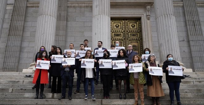 Diputaos d'izquierdes piden la lliberación del periodista Pablo González, encarceláu en Polonia