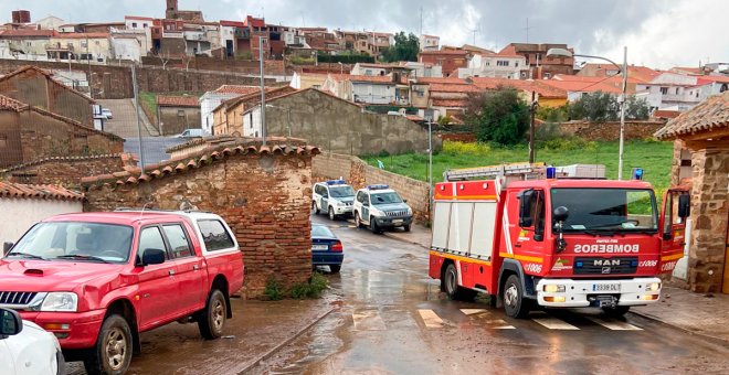 Una inundación a causa de las fuertes lluvias obliga a auxiliar a los residentes de un centro de salud mental en Almadén