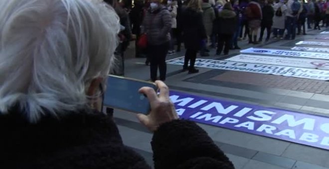 Miles de mujeres toman las calles de Valladolid bajo el lema 'Ni un paso atrás en nuestros derechos'