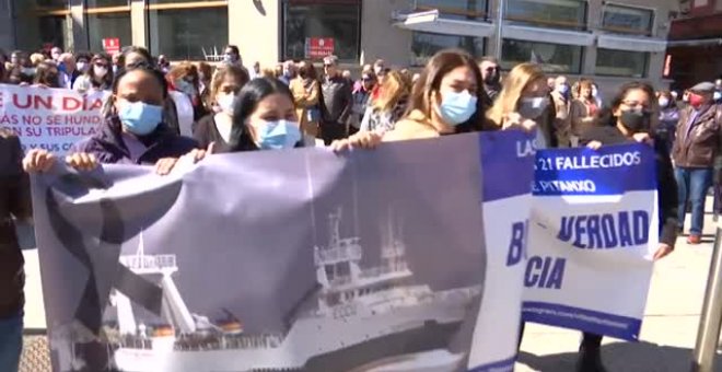 Cientos de personas piden en Marín justicia para los marineros del Villa de Pitanxo desaparecidos en el naufragio
