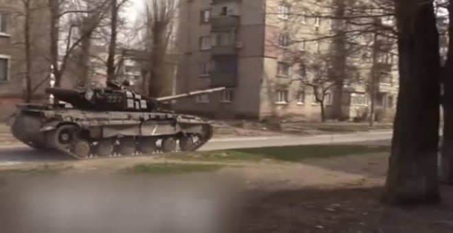 Rusia refuerza la ofensiva en el Donbás y machaca Mariúpol con ayuda de los chechenos