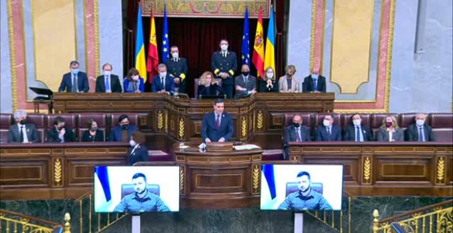 Sánchez promete a Zelenski más sanciones a Rusia y que España enviará más armas a Ucrania