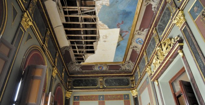 Cae parte del techo del salón de recepciones de la Diputación de Ciudad Real afectando al lienzo de Andrade