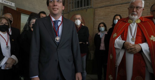 La oposición cree que el Ayuntamiento de Madrid "va a remolque" y exige "transparencia total" en el caso de las mascarillas