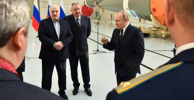 Putin justifica la invasión de Ucrania para "ayudar a la gente del Donbás" y tacha de "falsificación" la masacre de Bucha