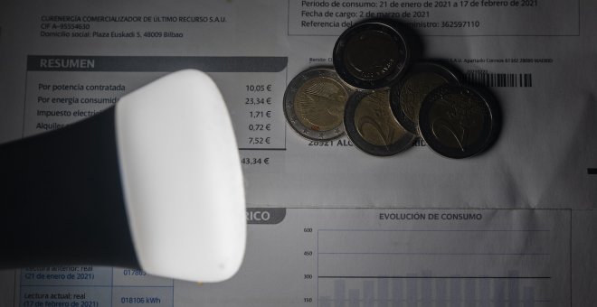El precio de la luz cae un 10% y marcará en viernes 198,47 euros/MWh