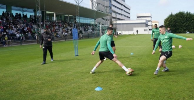 El entrenamiento abierto al público del Racing congrega a más de 300 aficionados