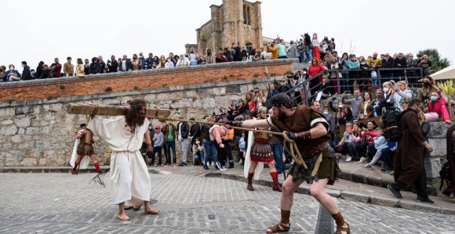 Castro Urdiales recrea la Pasión Viviente ante numerosos turistas y vecinos