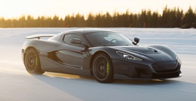 Vídeo: así se divierte el superdeportivo eléctrico Rimac Nevera sobre una pista de nieve