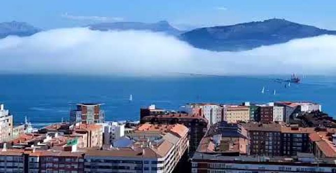 Un manto de nubes cubre la Bahía de Santander