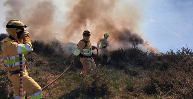 Cantabria tiene diez incendios forestales activos de los 13 provocados