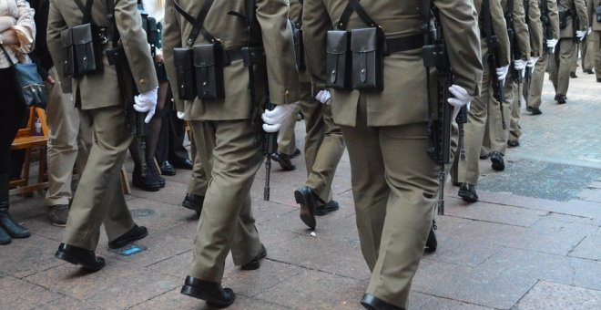 ¿Cómo vive la Semana Santa una militar reservista, roja, ahora en política municipal en el sureste de España?