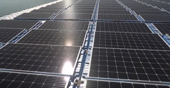 Placas fotovoltaicas flotantes para luchar contra el cambio climático en el embalse de Sierra Brava en Zorita (Cáceres)