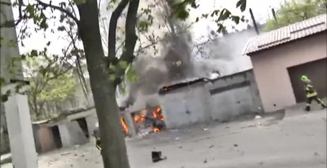 Un equipo de Informativos Telecinco queda atrapado en Járkov durante un bombardeo