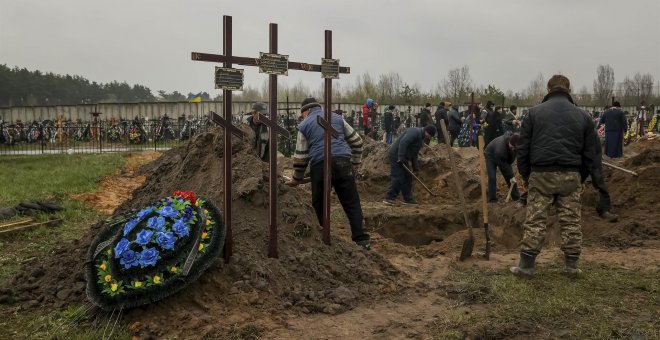 Finaliza la exhumación de los 412 cuerpos hallados tras la retirada rusa de Bucha
