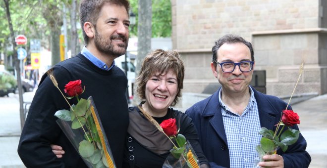 Tothom s’estima Sant Jordi, la festa que s’ha de viure (primera part, abans de la pluja)