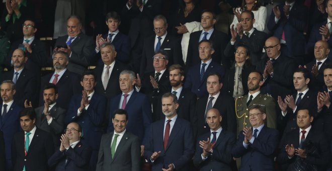"En esta foto está todo mal": críticas por esta imagen del palco de la final de la Copa del Rey en la que no aparece ninguna mujer