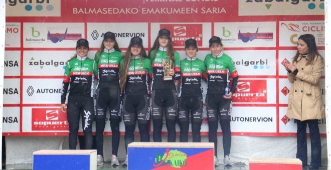 Triunfo por equipos del Río Miera-Cantabria Deporte junior en Balmaseda