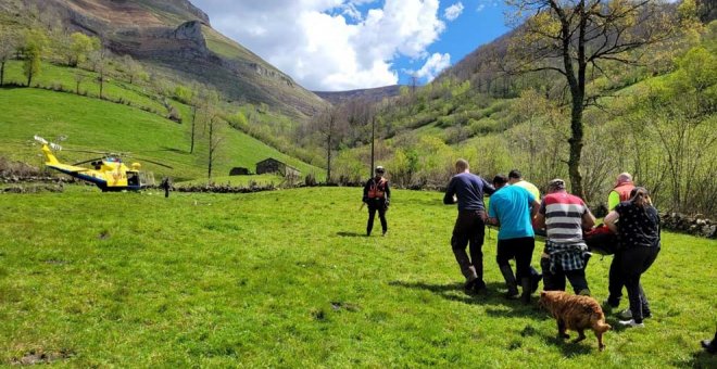 Un hombre es evacuado en helicóptero tras caerse de un caballo en Ruesga