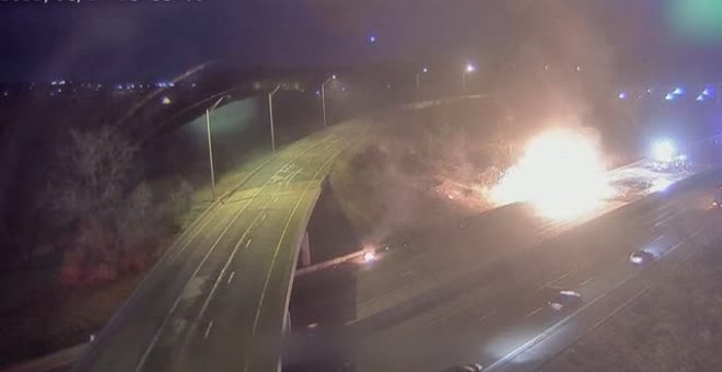 Impactante explosión de un camión tras chocar contra otro en Ohio, Estados Unidos