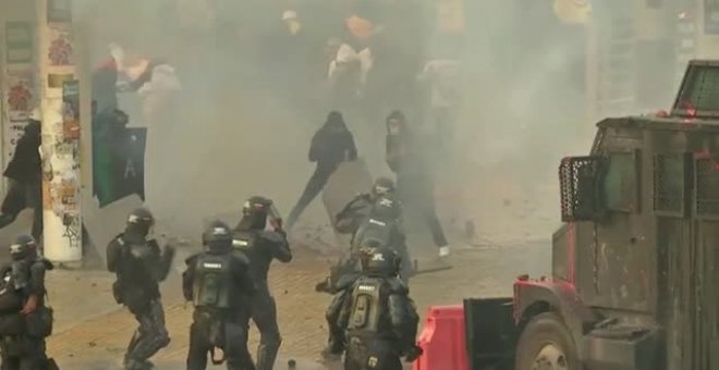 Colombia vuelve a encenderse en protestas un año después