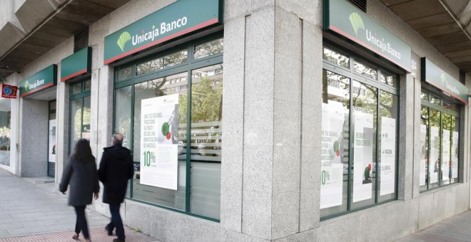 Unos 200 empleados del ERE de Unicaja Banco se marchan este sábado de la entidad