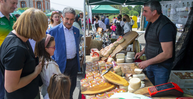 Revilla destaca la "excelencia, variedad y calidad" de los productos cántabros