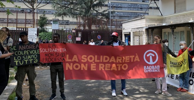 La Justicia italiana absuelve a tres voluntarios que pagaron el autobús a nueve personas migrantes