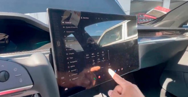 Tesla actualiza el Model S y el Model X con una pantalla central giratoria