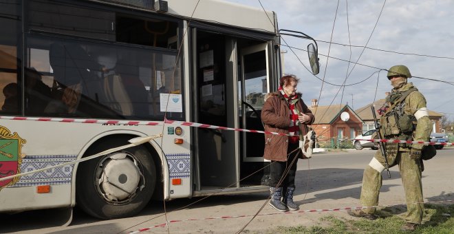 Ucrania establece cuatro puntos de evacuación en Mariúpol tras la salida de 156 civiles