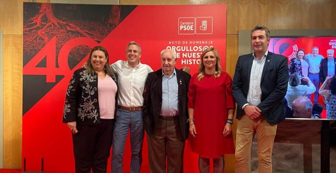 EL PSOE homenajea a los compañeros que han sido diputados en diez legislaturas