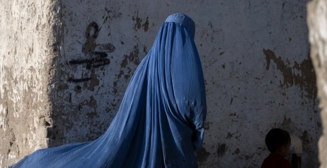 Los talibanes decretan el uso obligatorio del burka para las mujeres afganas en lugares públicos