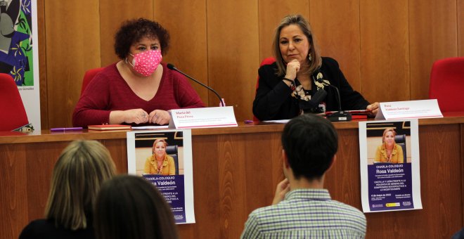 Aplauso feminista a Valdeón en la universidad por su discurso contra la violencia machista frente a Vox y Mañueco