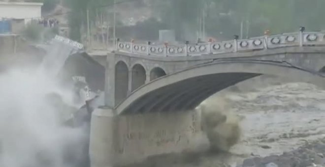 El deshielo del glaciar Shisper se lleva por delante un puente en Pakistán
