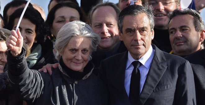 La Justicia francesa rebaja la pena contra Fillon en el caso de los empleos ficticios en los que contrató a su esposa