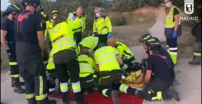 Complicado rescate de un ciclista accidentado en el monte en Madrid