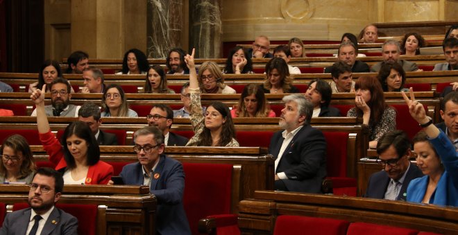 El Parlament reclama la dimissió de Robles amb els vots d'ERC, JxCat i CUP i l'abstenció dels comuns