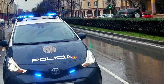 Detenidos dos jóvenes mientras robaban un taxi en La Albericia